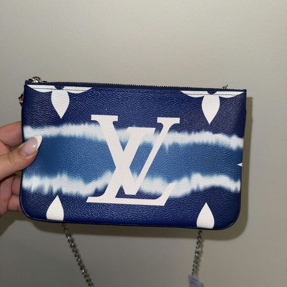 Louis Vuitton Escale Double Zip Pochette in Blue Monogram Giant - Picture 3 of 10
